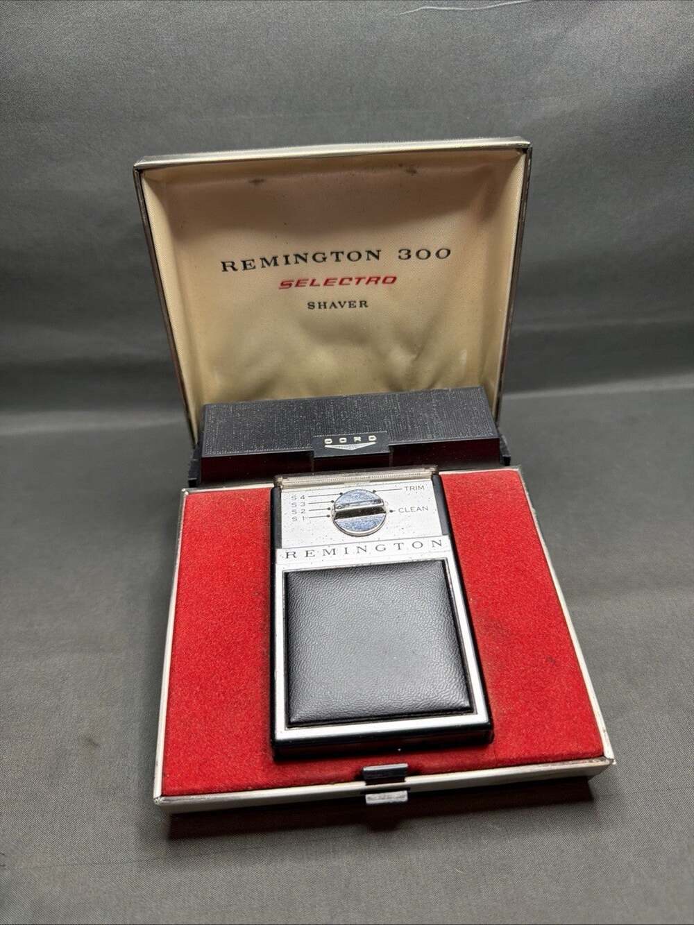 Vintage Remington 300 Selectro Shaver Original Case with Cord Electric Razor
